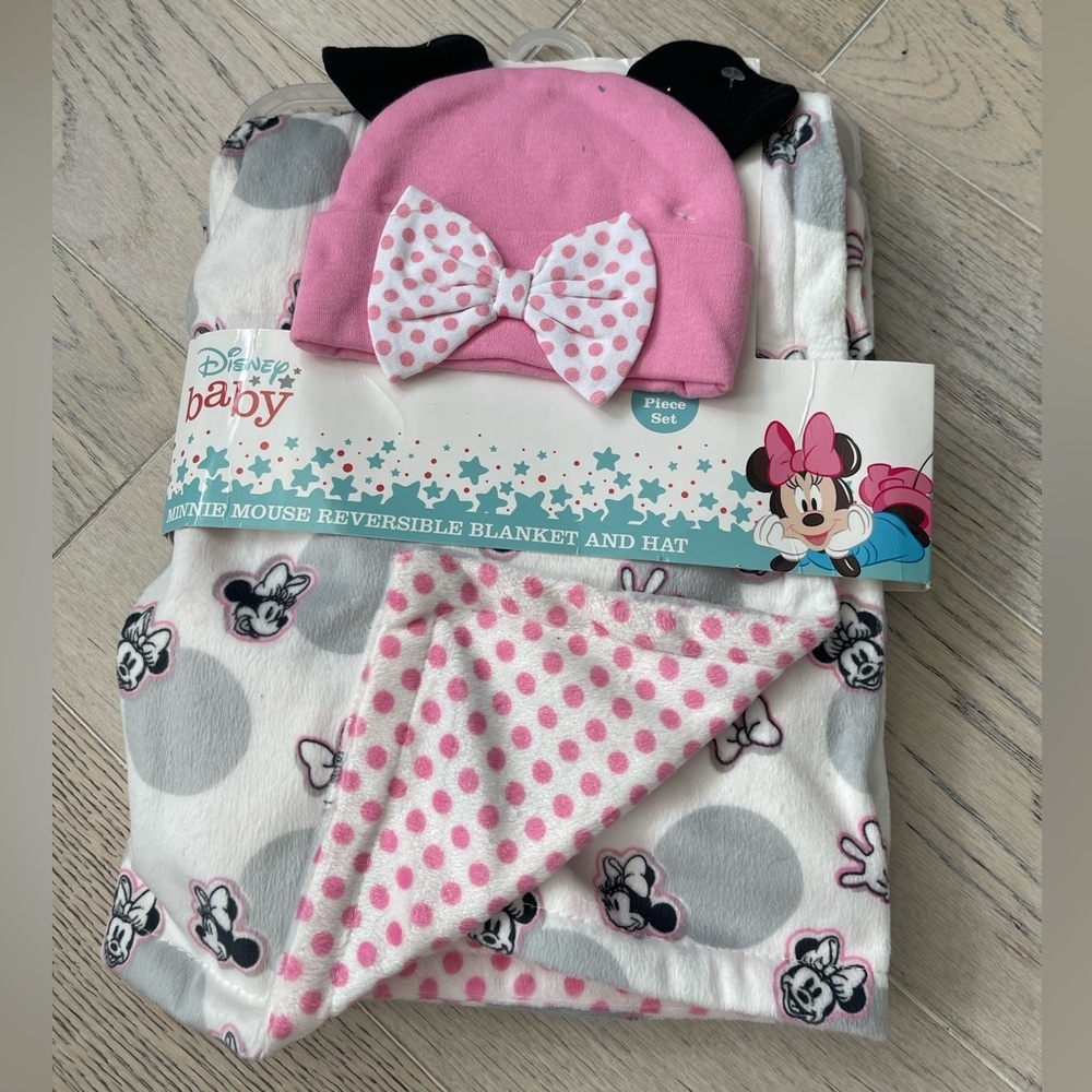 Disney blanked and hat